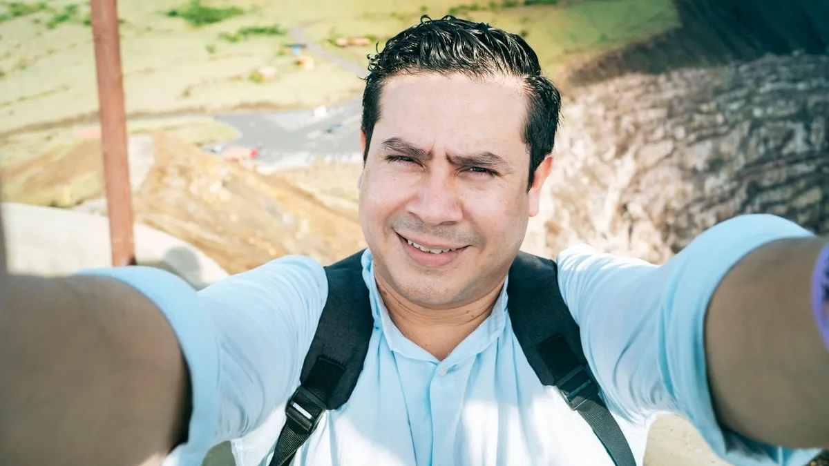 3 Gründe, warum du dich selbst auf Fotos oft nicht ertragen kannst